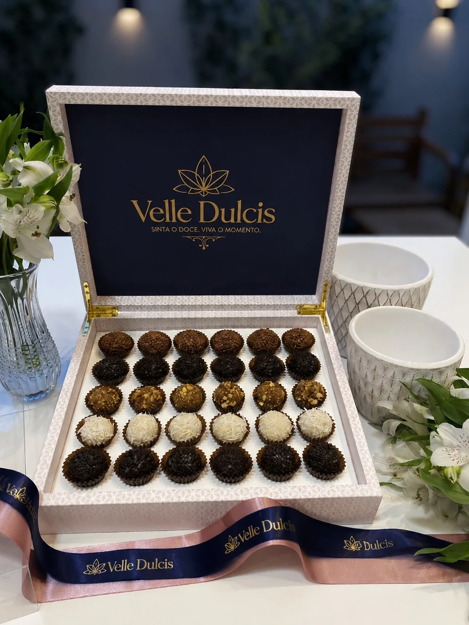 Caixa presenteável com seleção de brigadeiros Velle Dulcis